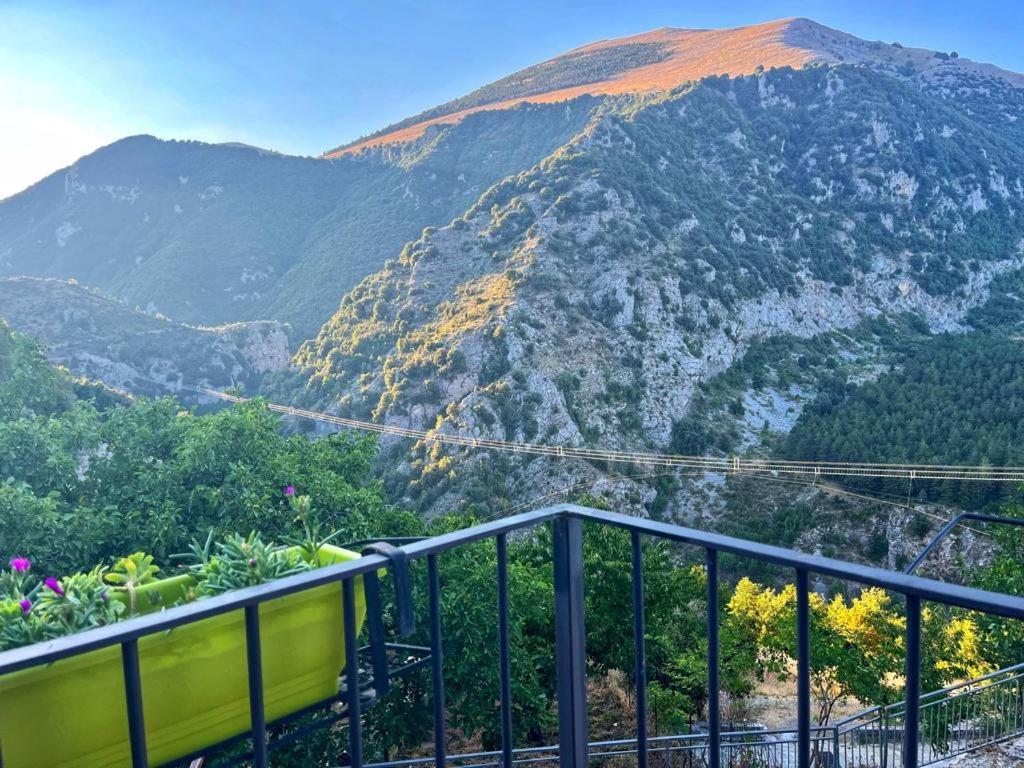 La Casa Dei Panorami Bed & Breakfast Castelsaraceno Екстериор снимка